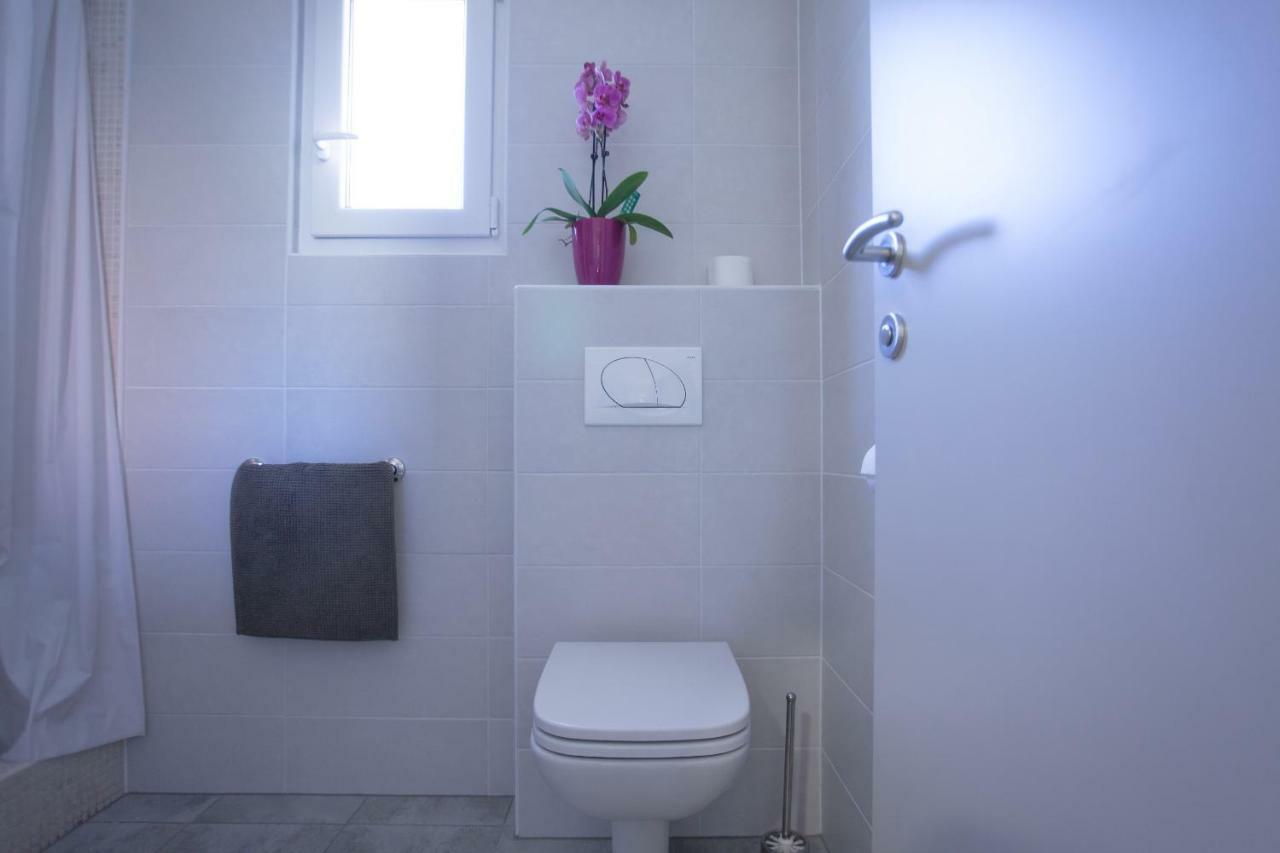 Bungalow Comfort 100 M From The Beach Premantura Bagian luar foto